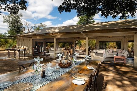 machaba-zimbabwe-ingwe-camp-lunch-under-tree-canopy